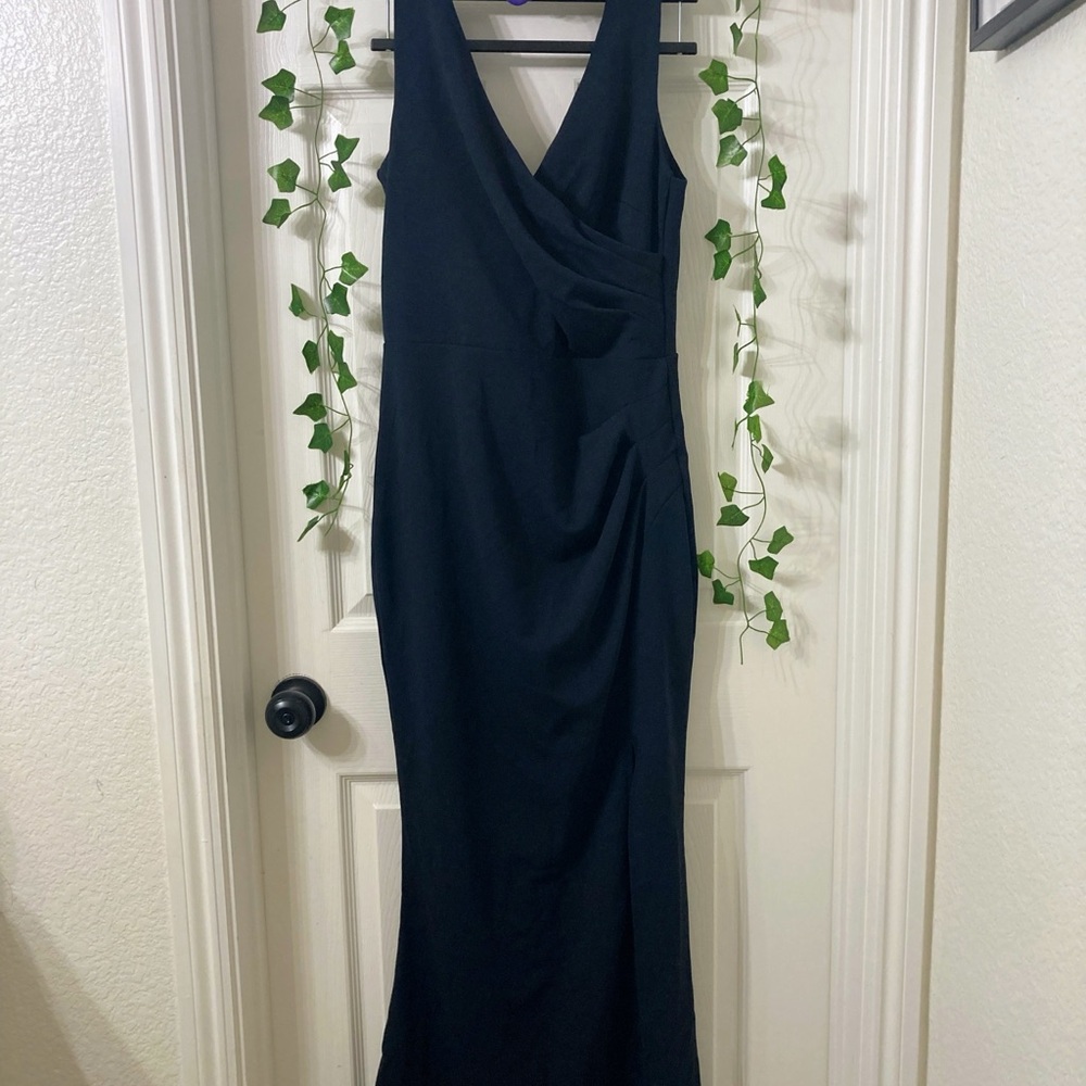 🔥NWOT Navy Blue Women’s Formal Long gown with slit size Medium🔥 - Picture 2 of 6
